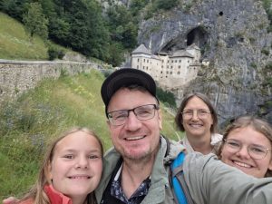 Mehr über den Artikel erfahren 08.07. Postojna-Höhle und Predjama-Höhlenburg